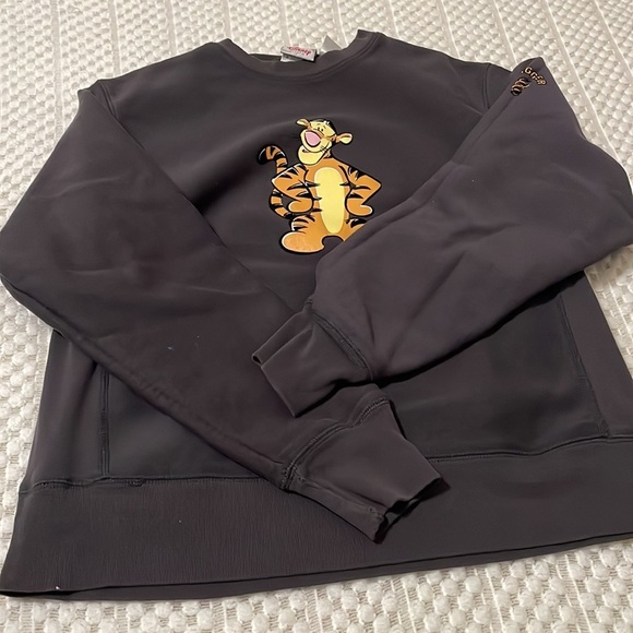 Vintage Disney Store Tigger Sweatshirt - Picture 16 of 16